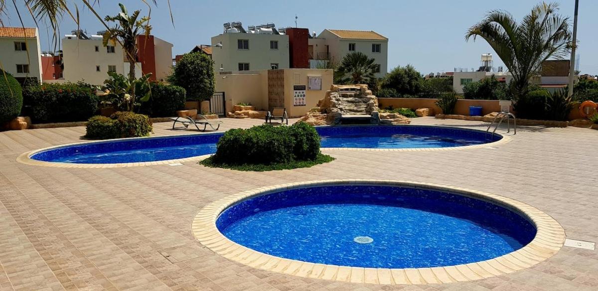 Sun Island Apartments Paphos Ngoại thất bức ảnh