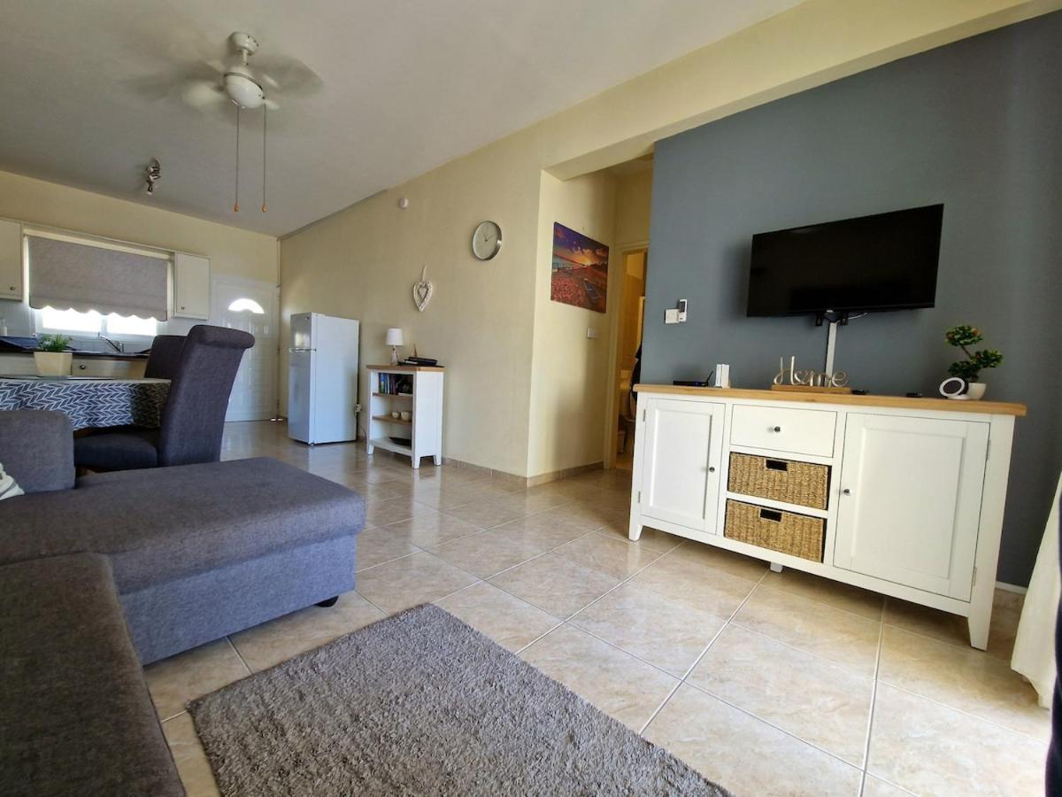 Sun Island Apartments Paphos Ngoại thất bức ảnh