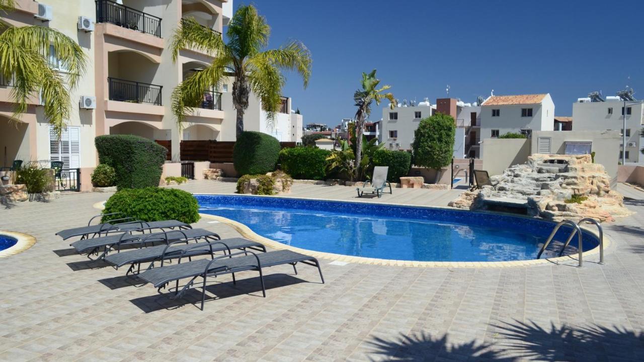 Sun Island Apartments Paphos Ngoại thất bức ảnh